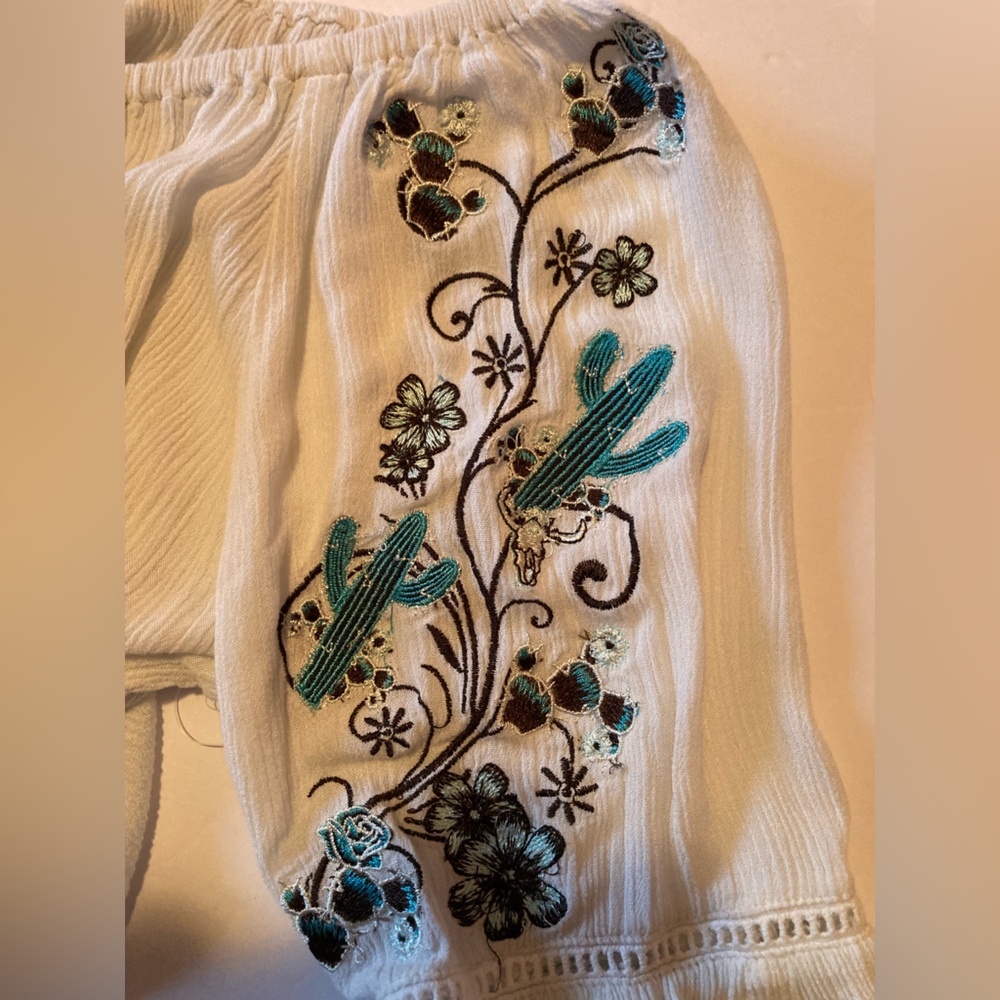 Cowgirl SZ L White Blouse with cactus Western style Embroidery Bell sleeves